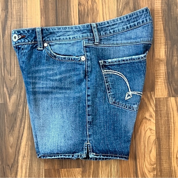BootHeel Trading Co. Fairfax High Rise Slit Side Denim Jean Shorts – Size 27 - Picture 5 of 16